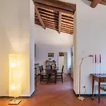 Three Bedrooms In World-Famous Via Giulia - Fromhometorome