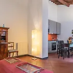 Three Bedrooms In World-Famous Via Giulia - Fromhometorome