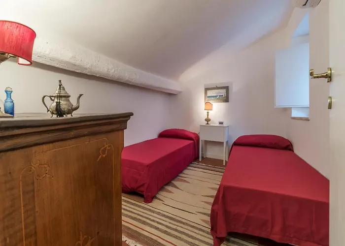 Three Bedrooms In World-Famous Via Giulia - Fromhometorome