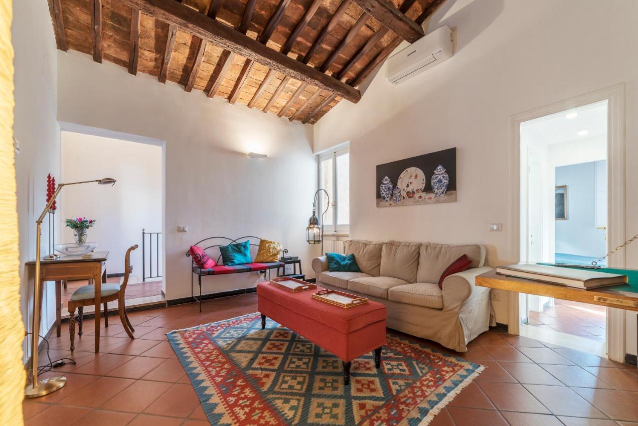 Three Bedrooms In World-famous Via Giulia - Fromhometorome Rom