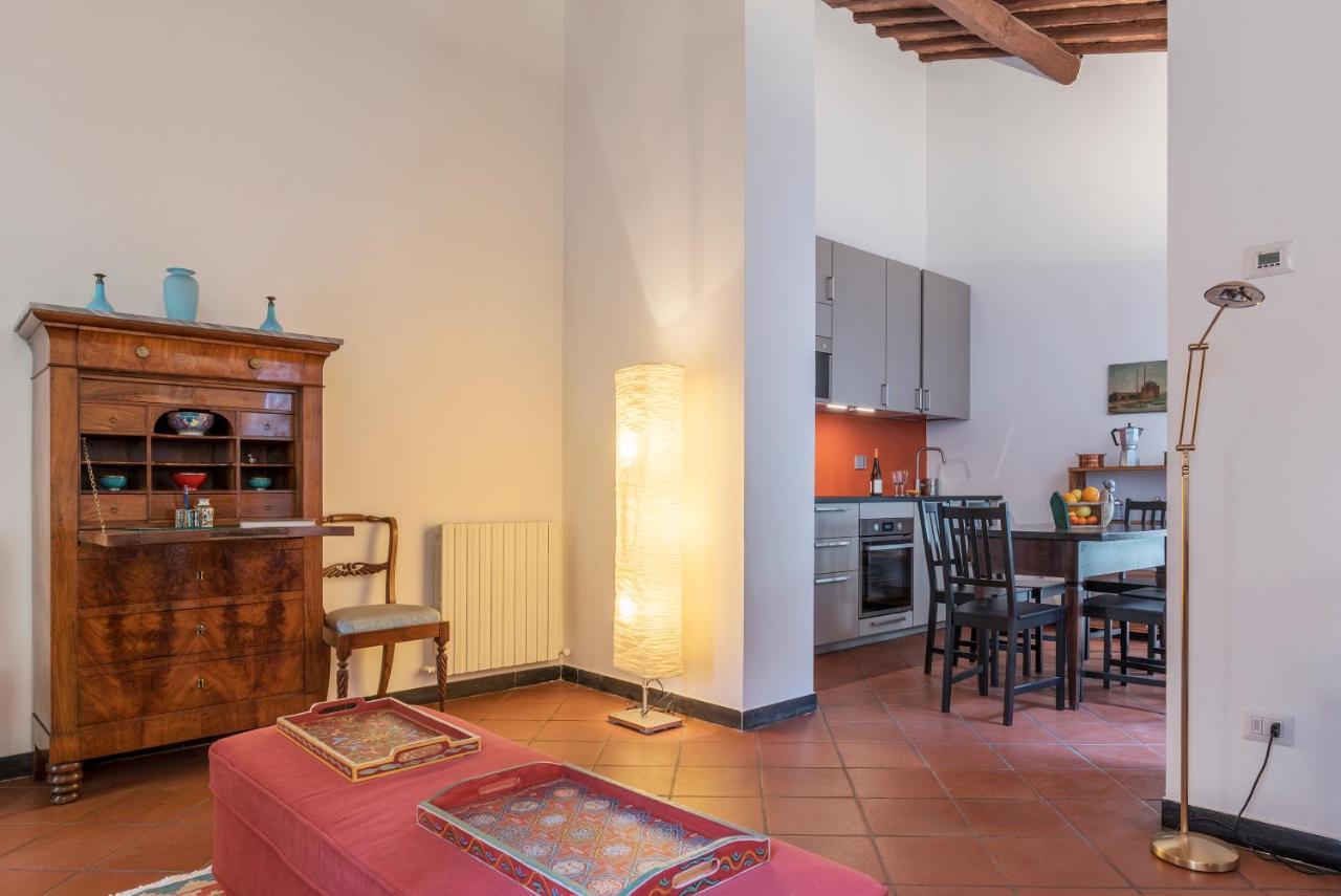 Apartment Three Bedrooms In World-famous Via Giulia - Fromhometorome *