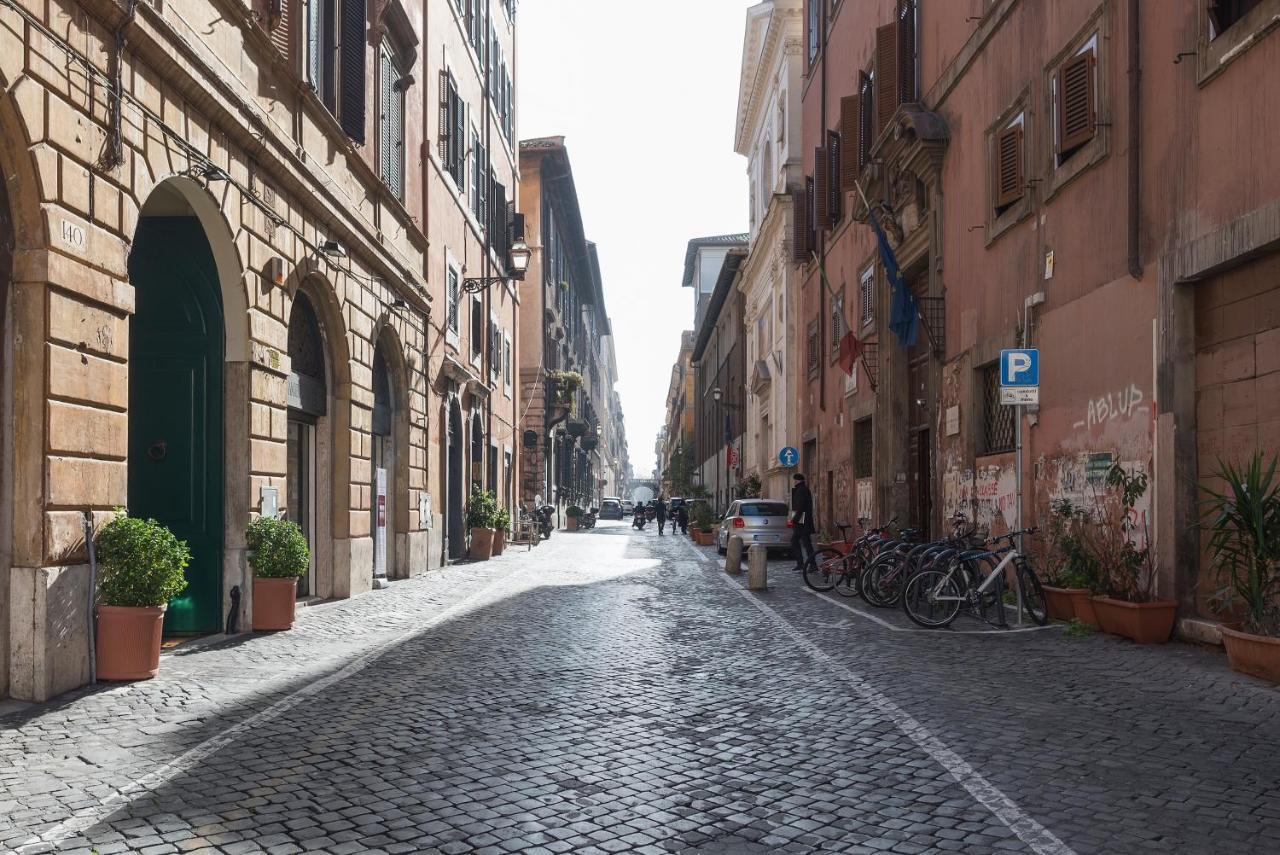 Apartment Three Bedrooms In World-famous Via Giulia - Fromhometorome