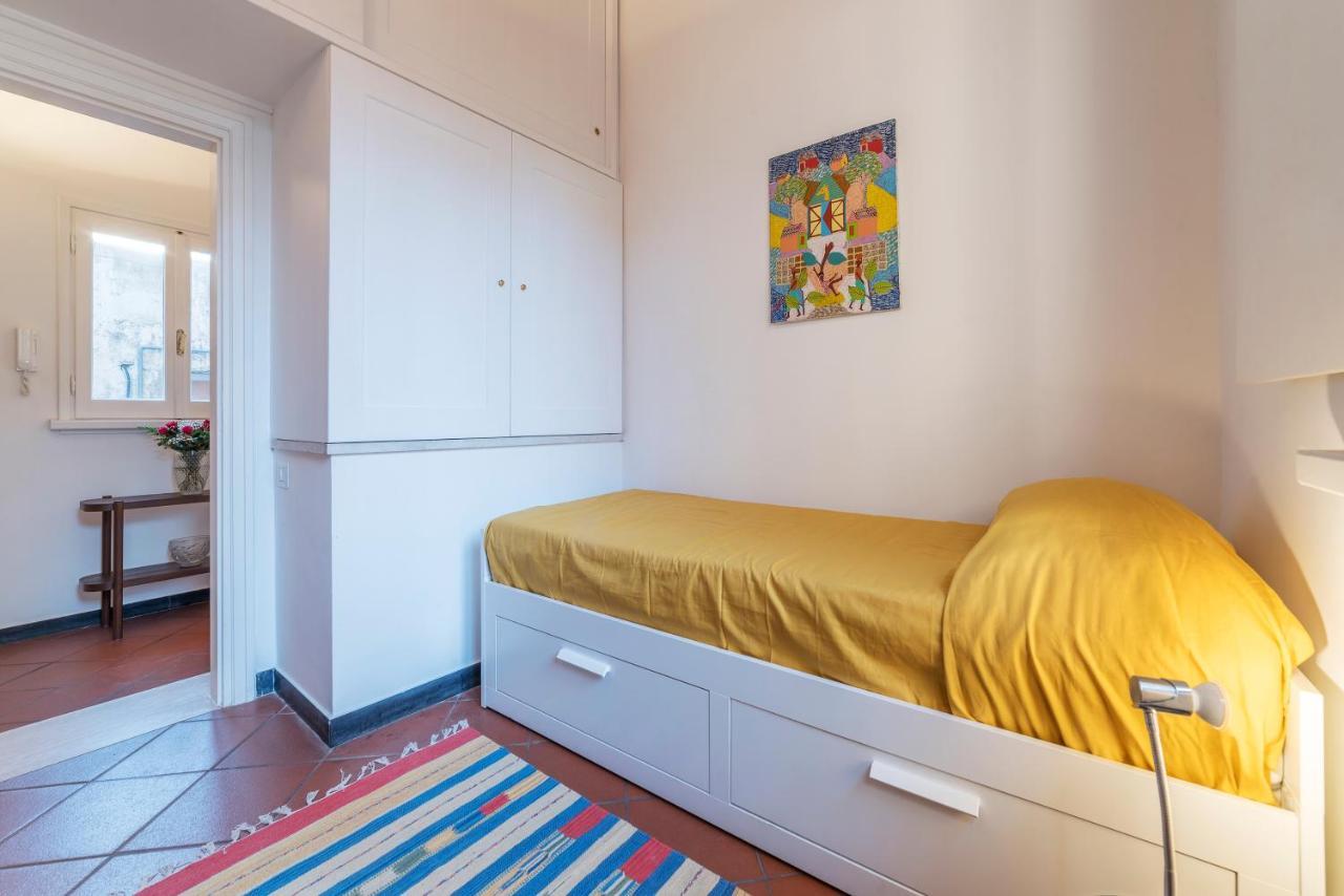 Three Bedrooms In World-famous Via Giulia - Fromhometorome Rom