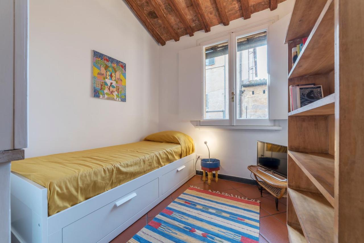 Apartment Three Bedrooms In World-famous Via Giulia - Fromhometorome