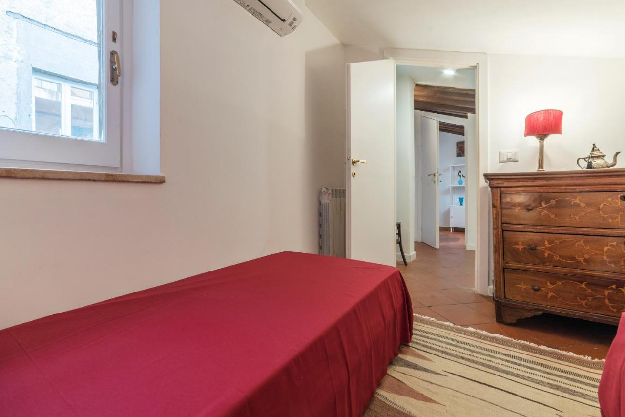 Three Bedrooms In World-famous Via Giulia - Fromhometorome