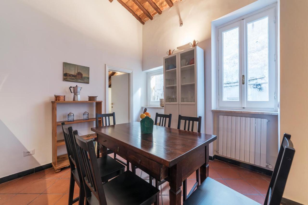 Three Bedrooms In World-famous Via Giulia - Fromhometorome Rom